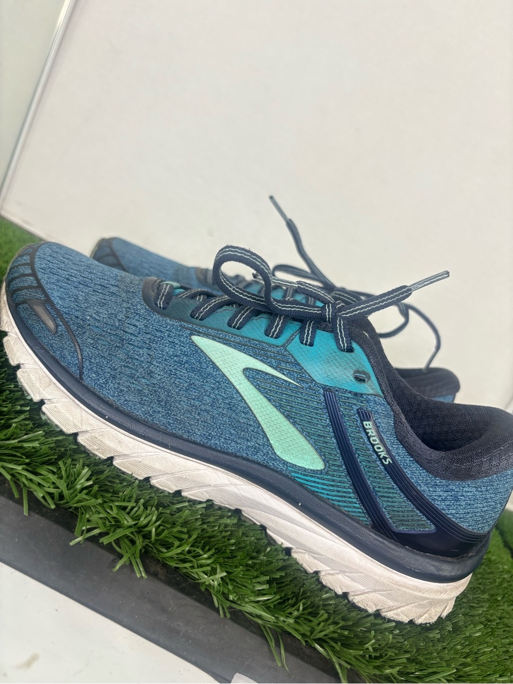Brooks Adrenaline GTS 18 Women’s Running Shoes Blue Teal Size 8